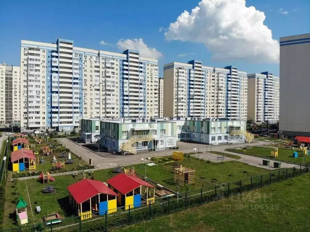 3-к кв. Самарская область, Самара ул. Петра Алабина, 6 (100.6 м) - Фото 0