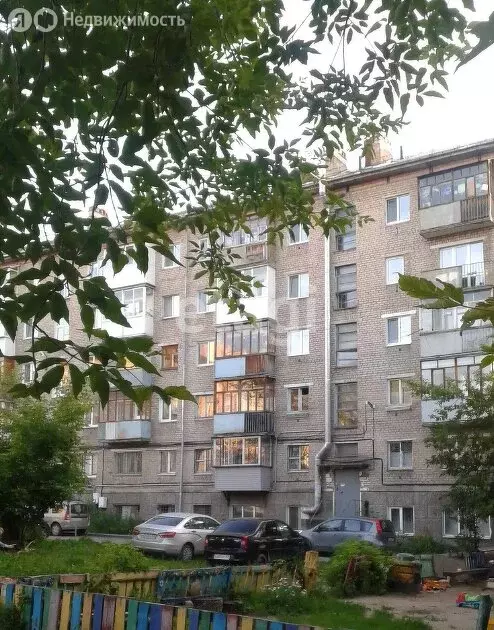 3-комнатная квартира: Пермь, улица Крисанова, 16 (55 м) - Фото 1