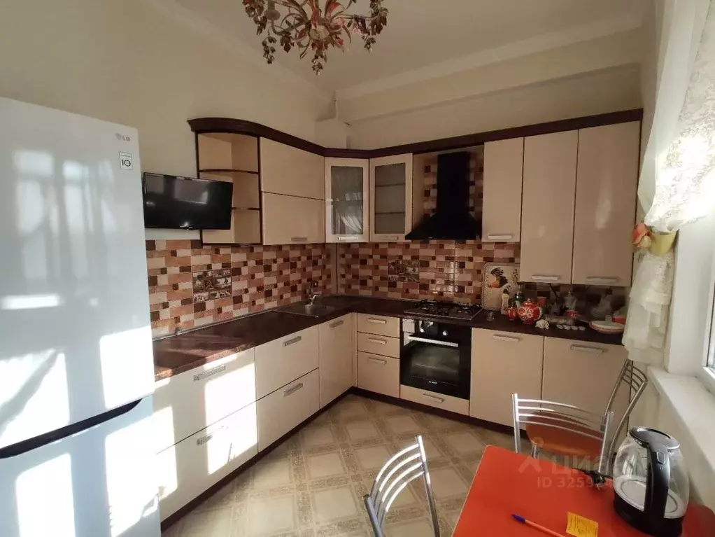 1-к кв. Крым, Симферополь просп. Кирова, 49В (52.0 м) - Фото 1