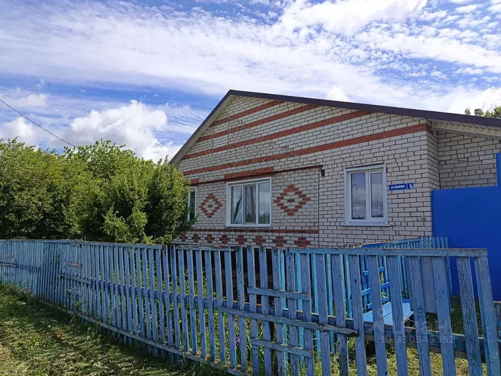 Дом в Мордовия, Краснослободский район, Старозубаревское с/пос, с. ... - Фото 1