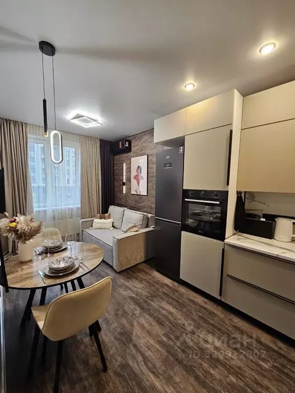 2-к кв. Тюменская область, Тюмень ул. Республики, 204к12 (33.5 м) - Фото 1