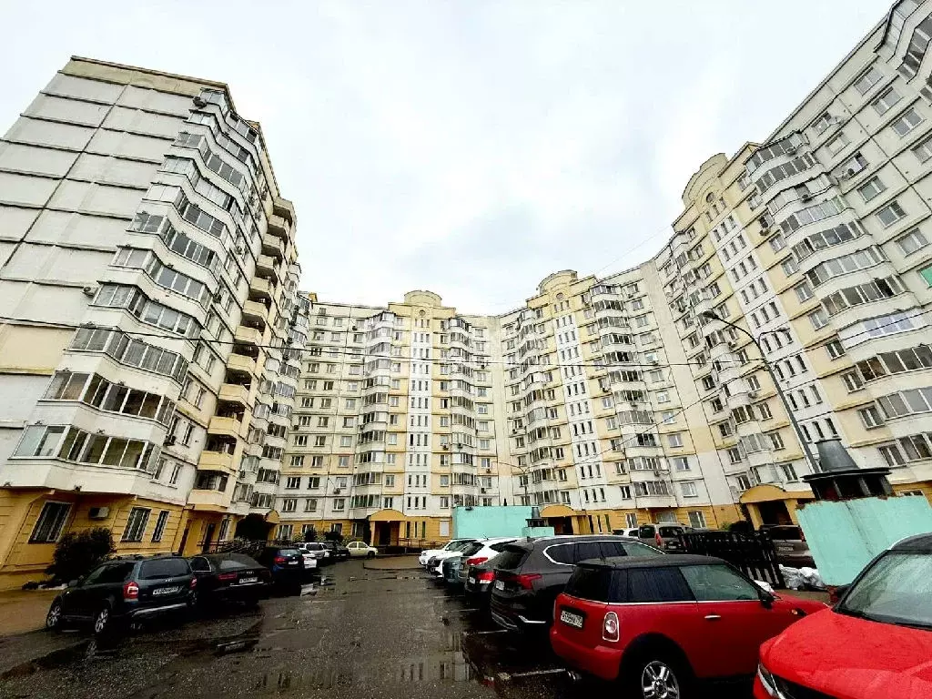 Продается 4-комнатная квартира - Фото 2