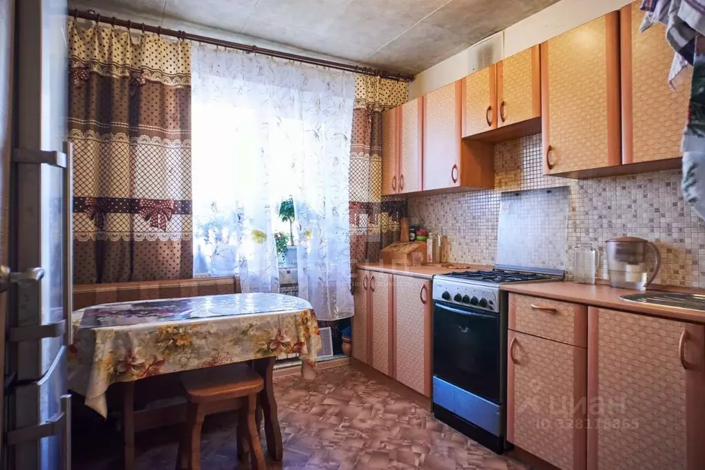 3-к кв. Санкт-Петербург, Санкт-Петербург, Петергоф Суворовская ул., ... - Фото 1