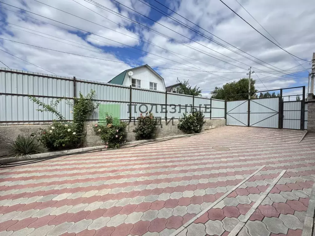 Дом в Астраханская область, Астрахань ул. Лемисова, 8 (248 м) - Фото 0