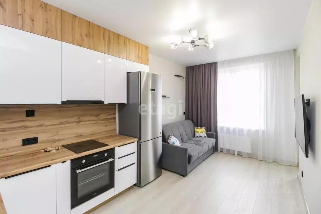 1-к кв. Тюменская область, Тюмень ул. Сергея Свиридова, 5 (35.9 м) - Фото 2