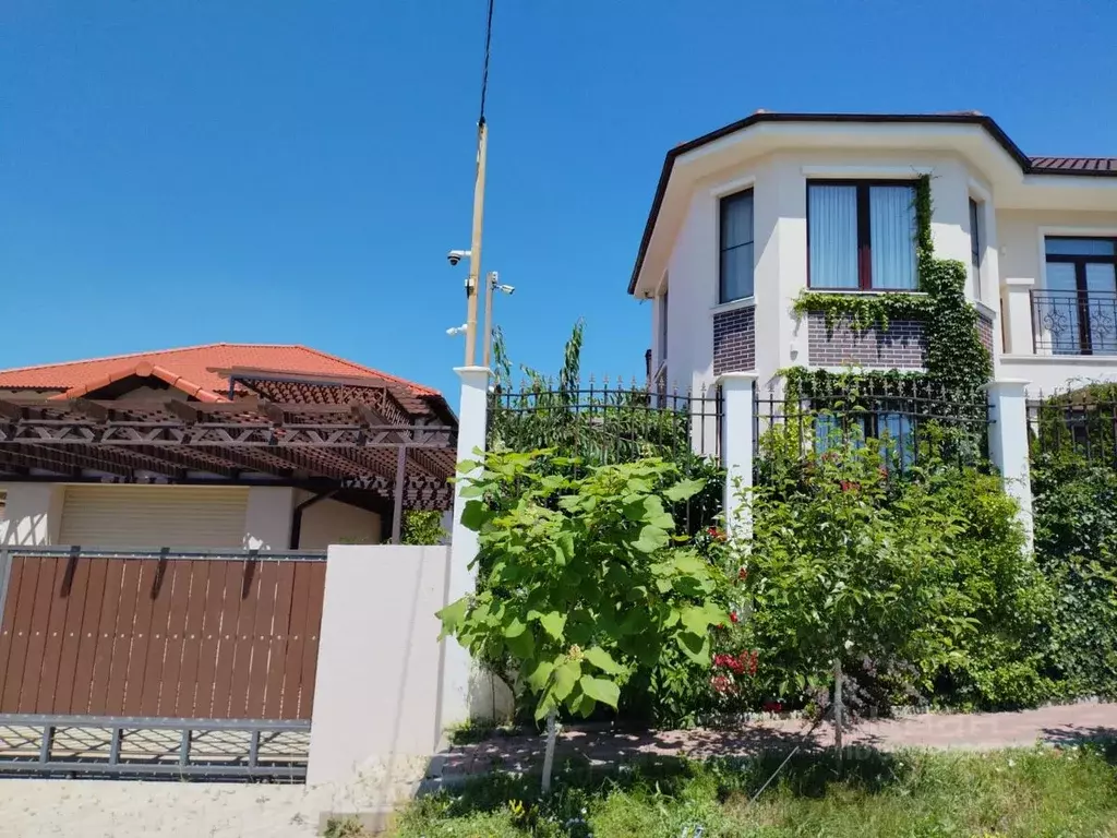 Дом в Краснодарский край, Сочи Сириус пгт, ул. Листопадная (327 м) - Фото 1