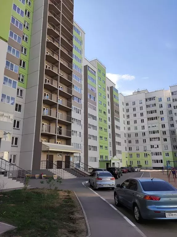 2-к кв. Омская область, Омск ул. Орджоникидзе, 268к1 (60.0 м) - Фото 0