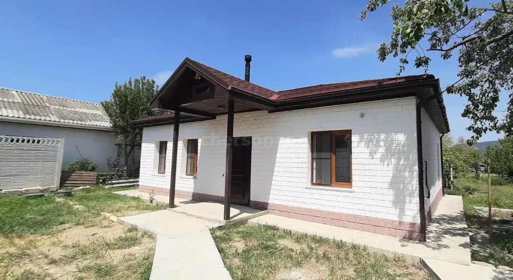 Дом в Севастополь с. Орлиное, ул. Трактористов (85 м) - Фото 0