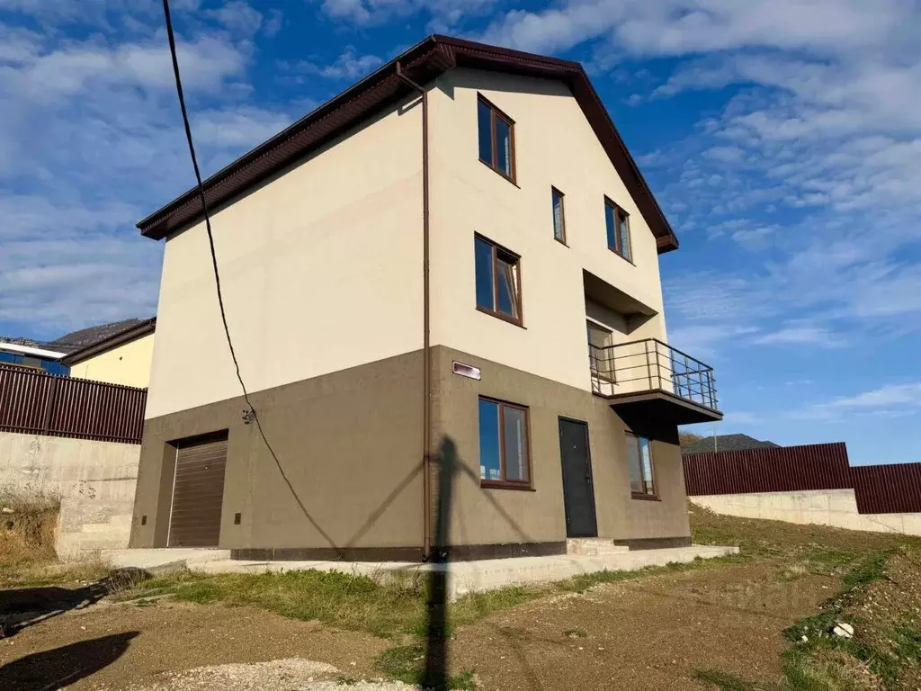 Дом в Крым, Алушта муниципальный округ, с. Лучистое ул. Ай-Серез (216 ... - Фото 1