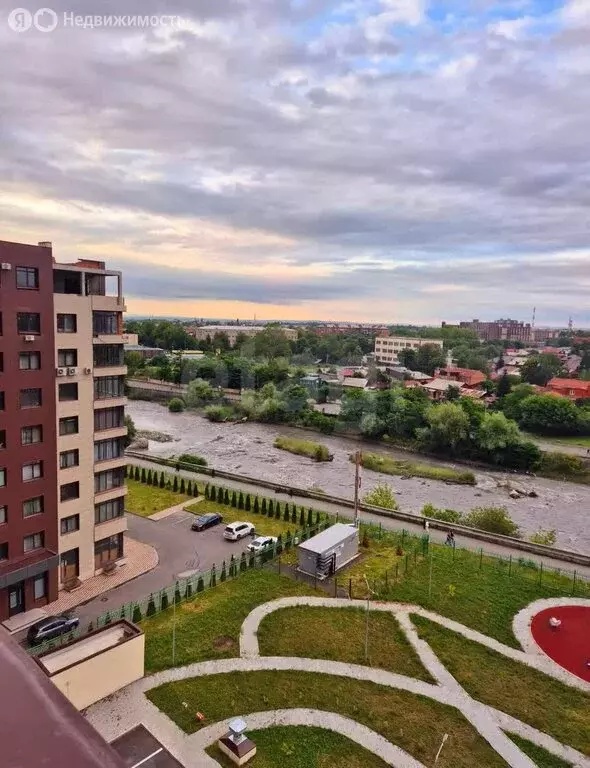 4-комнатная квартира: Владикавказ, улица Тогоева, 22 (238.2 м) - Фото 1