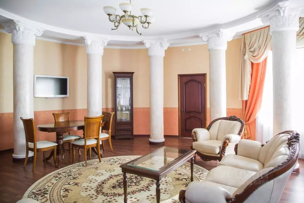 2-к кв. Орловская область, Орел пл. Мира, 4 (73.0 м) - Фото 0