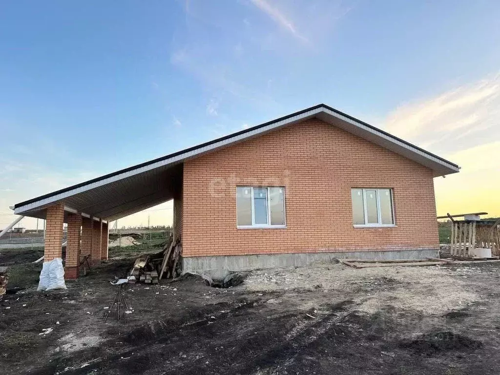 Дом в Белгородская область, Старооскольский городской округ, с. ... - Фото 1