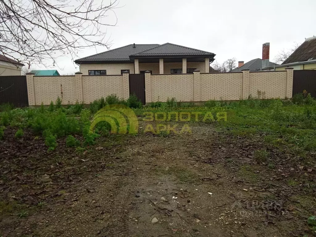 Дом в Краснодарский край, Абинск ул. Розы Люксембург (200 м) - Фото 1