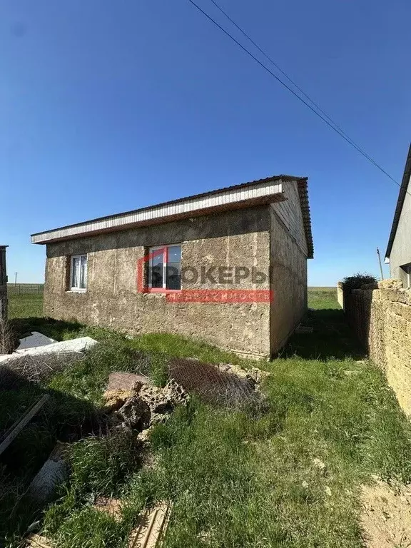 Дом в Крым, Сакский район, Охотниковское с/пос, с. Орлянка ул. Дружбы, ... - Фото 1