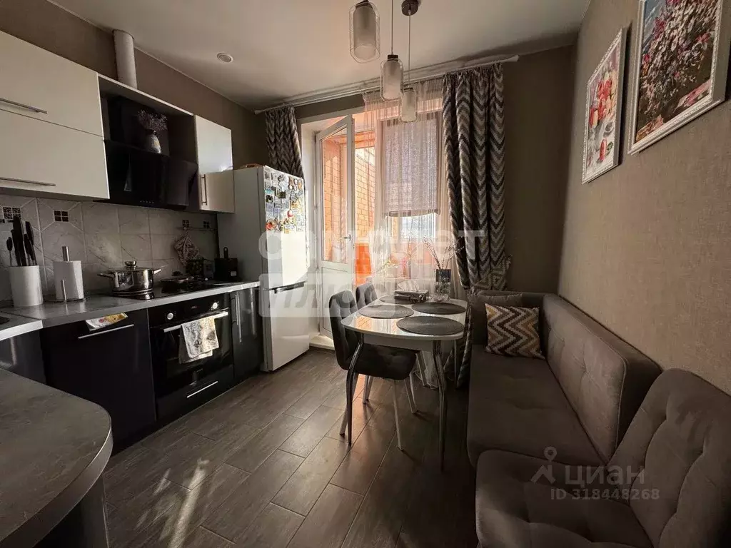 2-к кв. Московская область, Лобня Спортивная ул., 1 (60.0 м) - Фото 1
