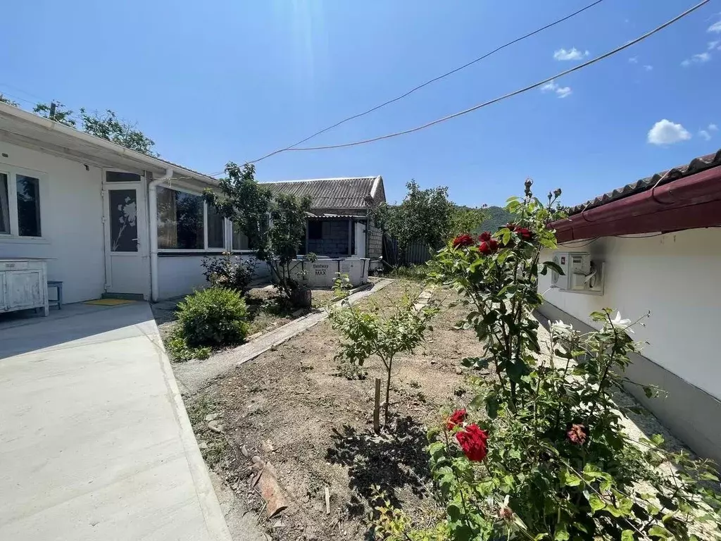 Дом в Крым, Судак муниципальный округ, с. Дачное ул. Десантная (130 м) - Фото 1