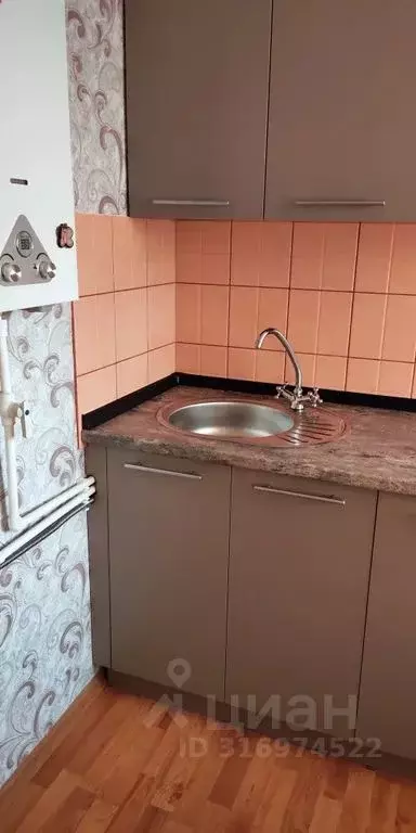 2-к кв. Краснодарский край, Тихорецк ул. Калинина, 107 (452.0 м) - Фото 0
