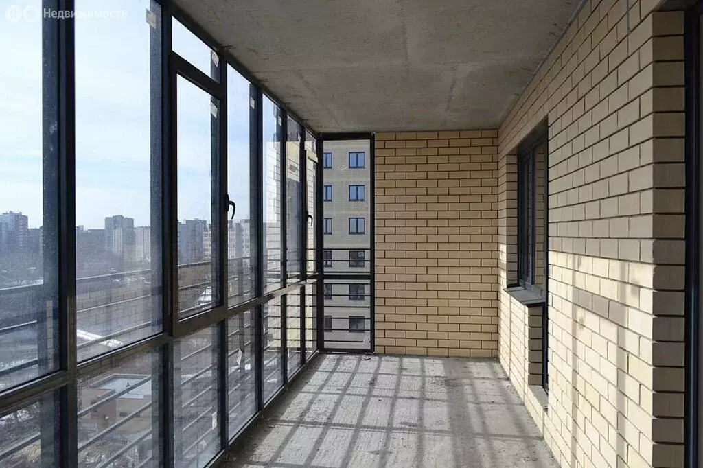 1-комнатная квартира: Тюмень, улица Мельникайте, 32 (65 м) - Фото 1