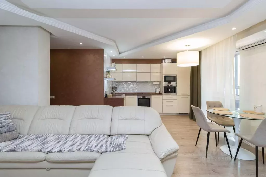 2-к кв. Тюменская область, Тюмень ул. Газовиков, 65 (75.1 м) - Фото 2