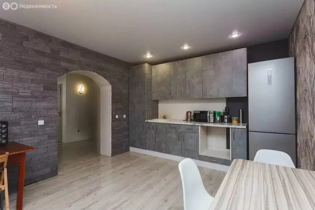 3-комнатная квартира: Уфа, Пекинская улица, 25 (56.8 м) - Фото 1