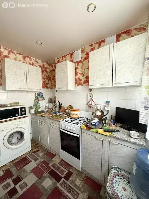 3-комнатная квартира: Курган, улица Васильева, 1 (63 м) - Фото 1