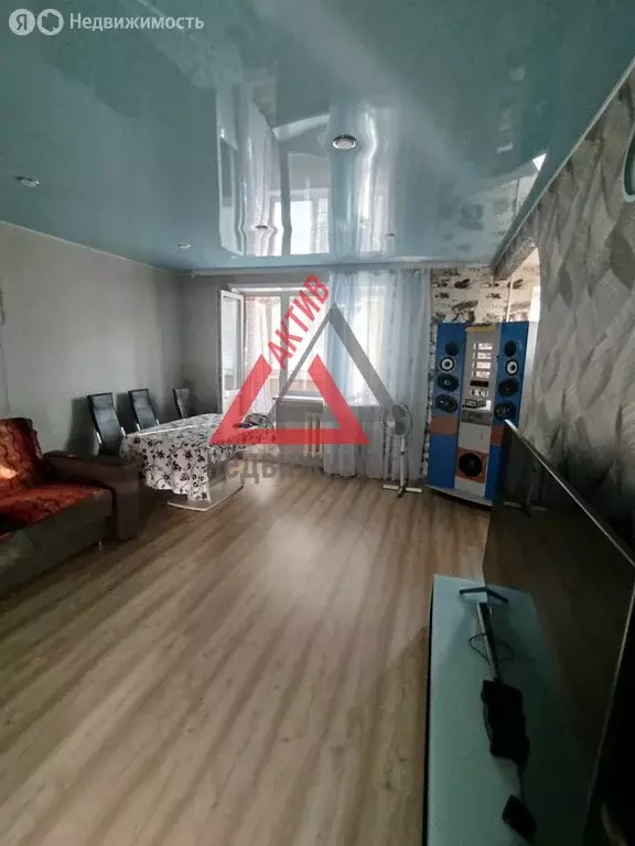 4-комнатная квартира: Каменск-Уральский, улица Строителей, 44 (74 м) - Фото 1