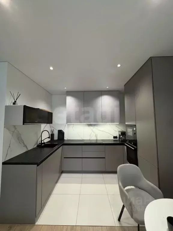 3-к кв. Красноярский край, Красноярск ул. Лесников, 35 (57.3 м) - Фото 0