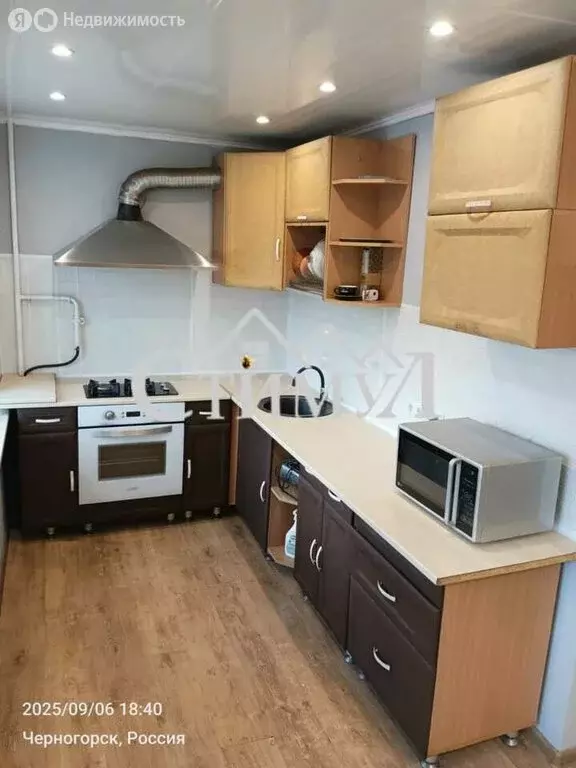 3-комнатная квартира: Черногорск, улица Максима Горького, 2 (60 м) - Фото 0