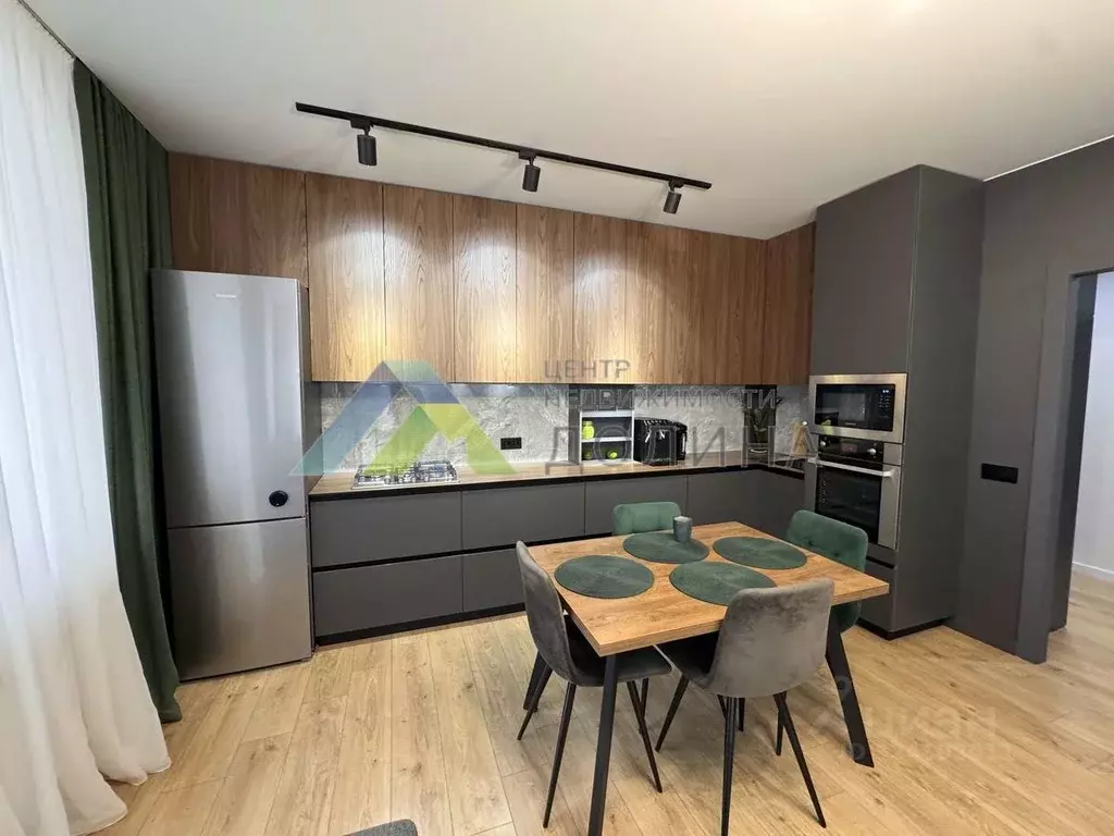 2-к кв. Волгоградская область, Волгоград ул. Добрушина, 9 (73.0 м) - Фото 1