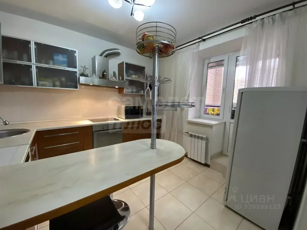 3-к кв. Оренбургская область, Оренбург Салмышская ул., 62 (91.6 м) - Фото 0