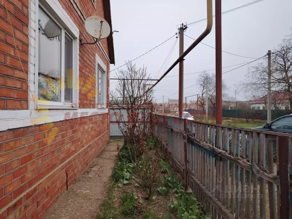 Дом в Краснодарский край, Ейский район, Должанская ст-ца пер. Энгельса ... - Фото 2