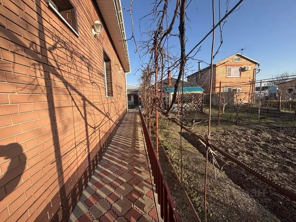 Дом в Краснодарский край, Ейское городское поселение, пос. Широчанка ... - Фото 2