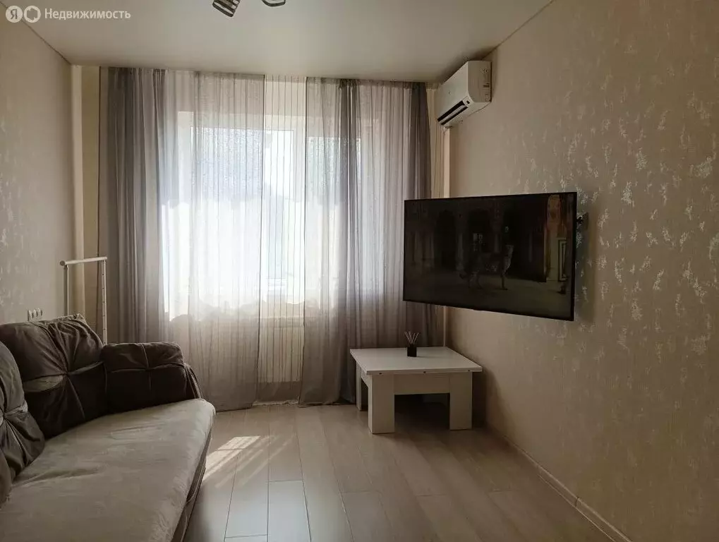 1-комнатная квартира: Каменск-Шахтинский, улица Ворошилова, 136 (40 м) - Фото 1