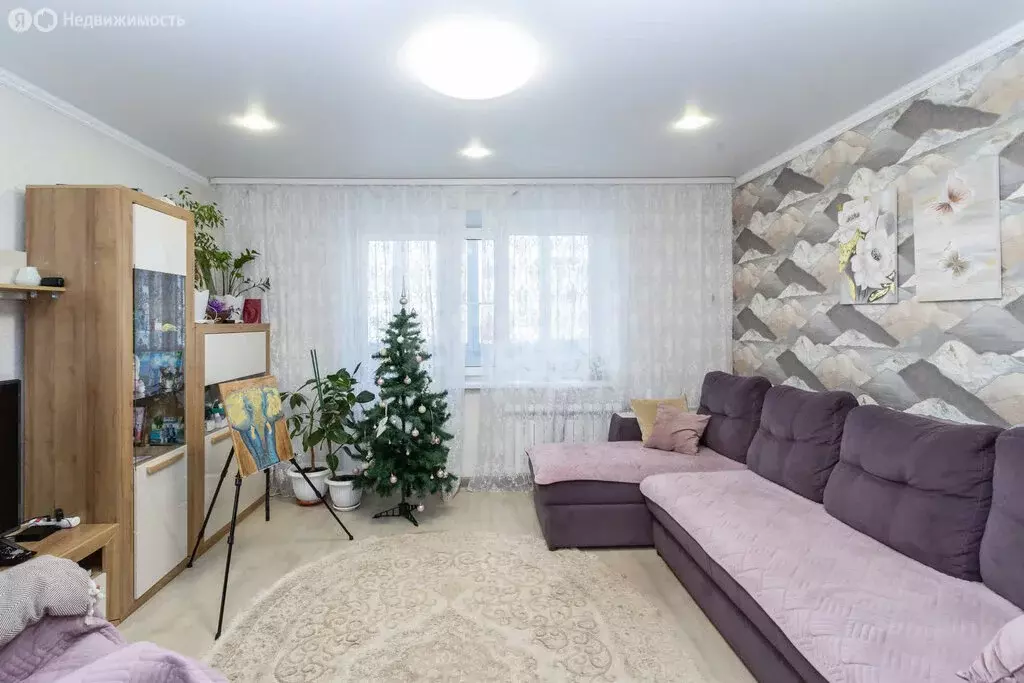 3-комнатная квартира: Тобольск, 9-й микрорайон, 31А (65 м) - Фото 0