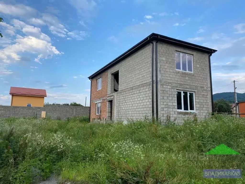 Дом в Северная Осетия, Владикавказ ул. Шмулевича (260 м) - Фото 1