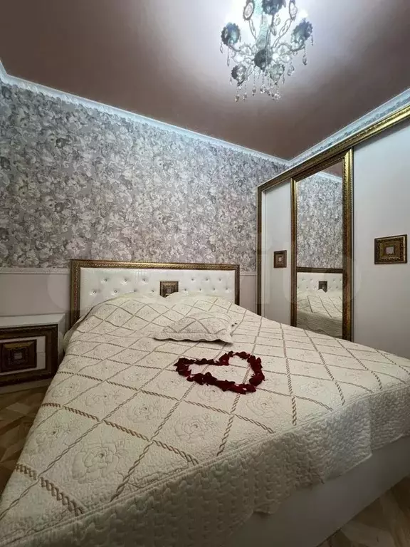 2-к. квартира, 70 м, 1/9 эт. - Фото 1