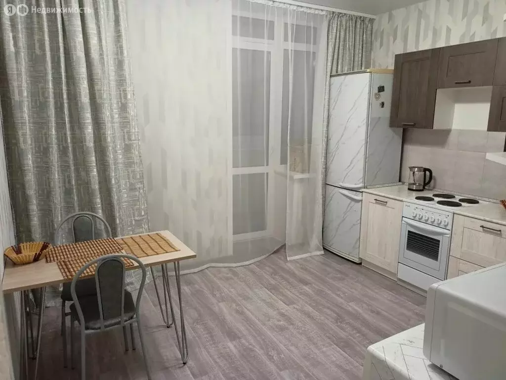1-комнатная квартира: Красноуфимск, улица Рогозинниковых, 24 (36 м) - Фото 0