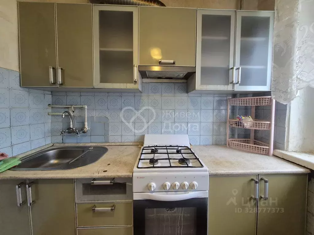 3-к кв. Волгоградская область, Волгоград ул. Батова, 10 (42.6 м) - Фото 1