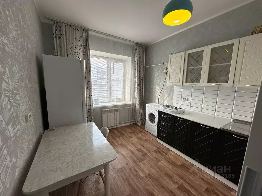 2-к кв. Астраханская область, Астрахань ул. Космонавта Комарова, 174Б ... - Фото 1