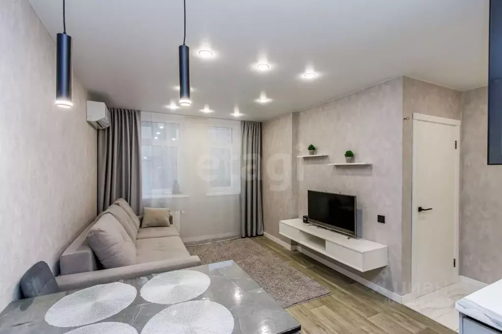 1-к кв. Тюменская область, Тюмень ул. Первооткрывателей, 2 (37.4 м) - Фото 1