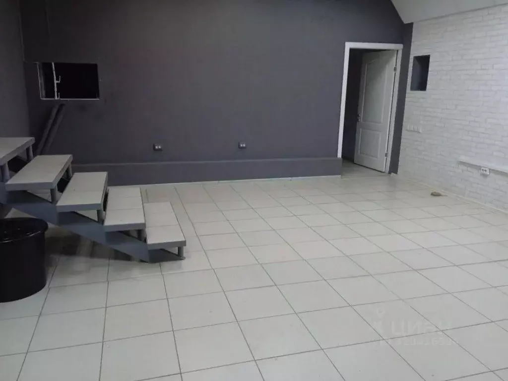 Помещение свободного назначения в Удмуртия, Ижевск ул. Коммунаров, 175 ... - Фото 1