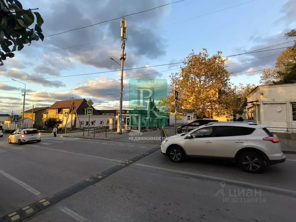 Торговая площадь в Севастополь ул. Меньшикова, 17В (22 м) - Фото 1