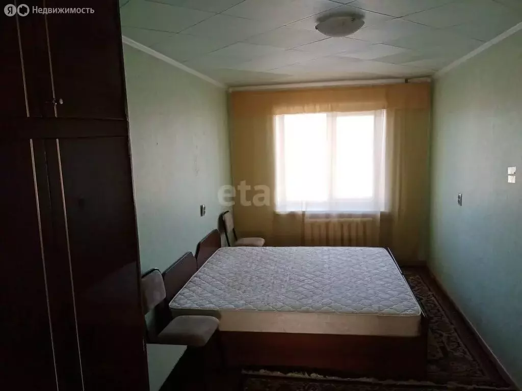 3-комнатная квартира: Омск, улица Серова, 24 (60 м) - Фото 0