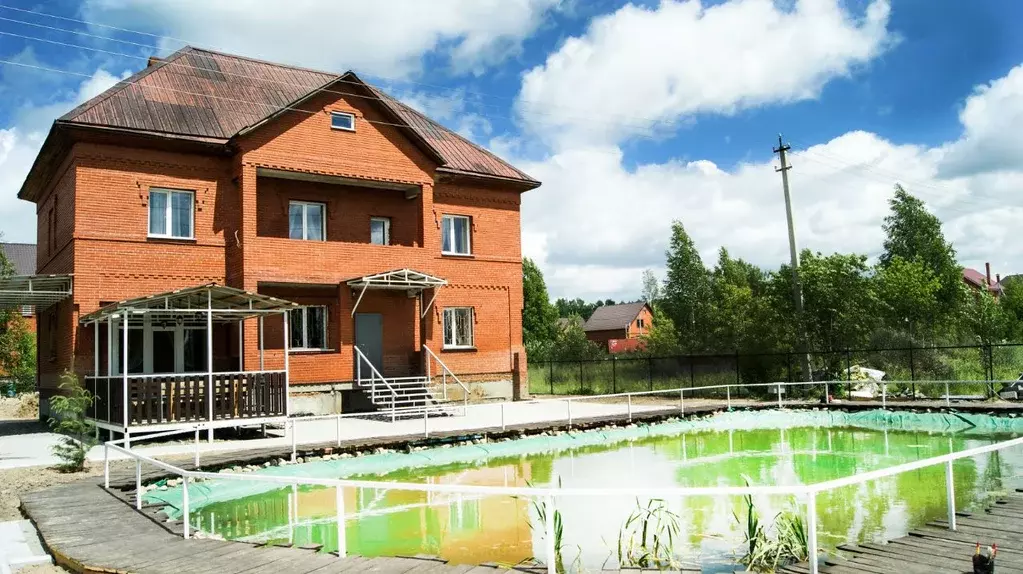 Дом в Новосибирская область, Новосибирск Кедровая ул. (300 м) - Фото 1