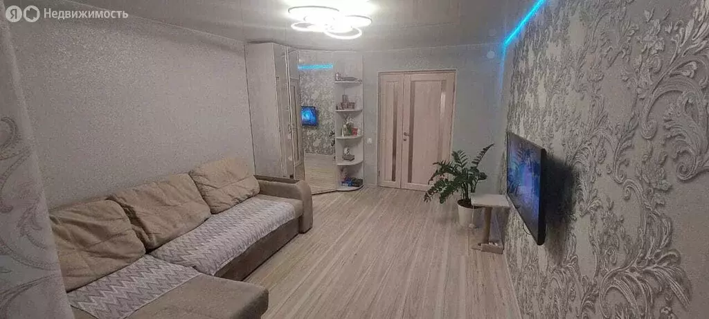 3-комнатная квартира: Арамиль, улица Ленина, 2 (57.4 м) - Фото 1