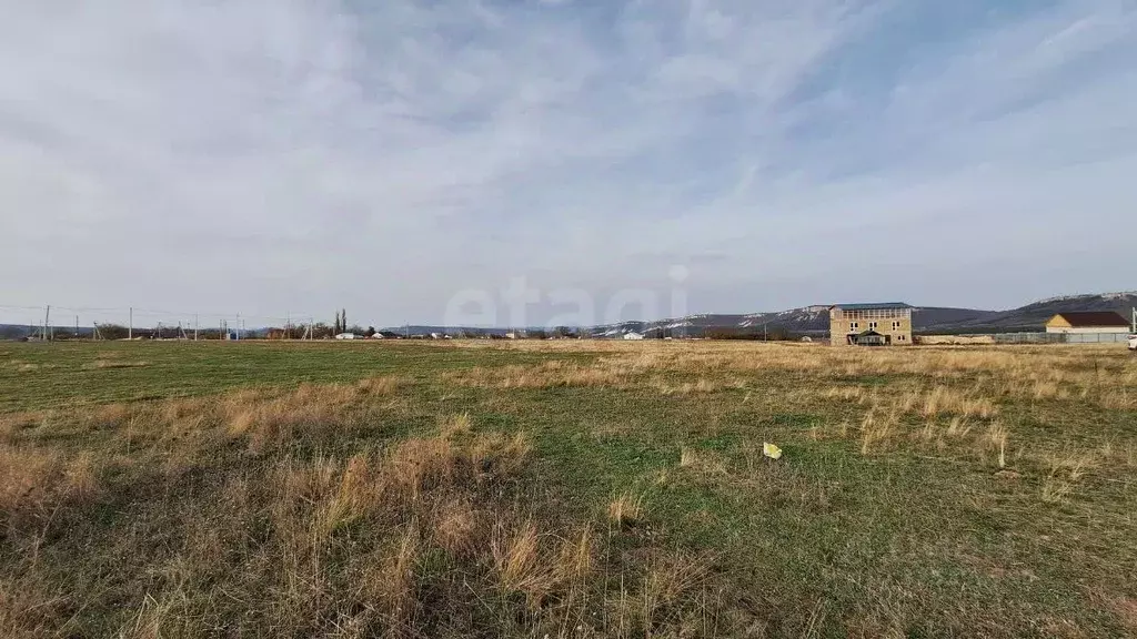 Участок в Крым, Симферопольский район, Перовское с/пос, с. ... - Фото 1