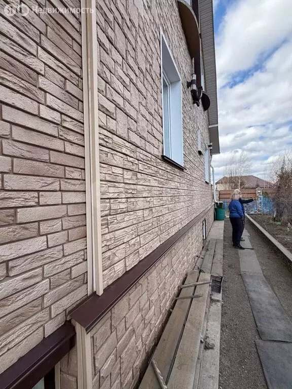 Дом в Красноярск, микрорайон Нанжуль-Солнечный (210 м) - Фото 1