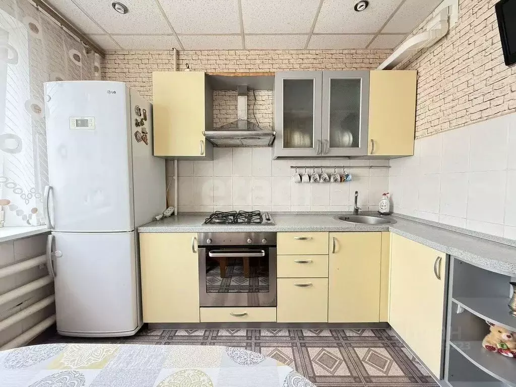 3-к кв. Белгородская область, Старый Оскол ул. Свердлова, 25 (63.1 м) - Фото 0
