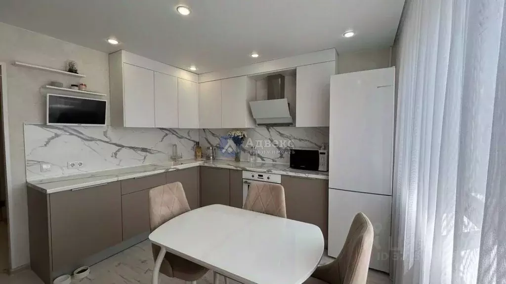 1-к кв. Тюменская область, Тюмень ул. Федюнинского, 56 (46.0 м) - Фото 1