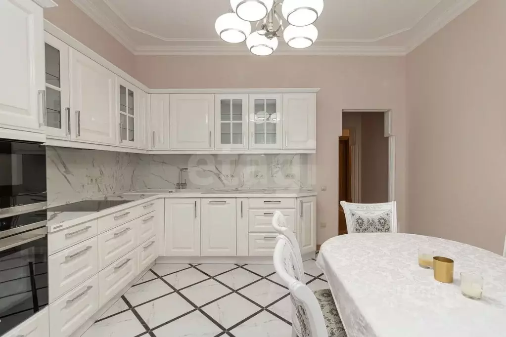 3-к кв. Тюменская область, Тюмень ул. Семакова, 6 (116.0 м) - Фото 1